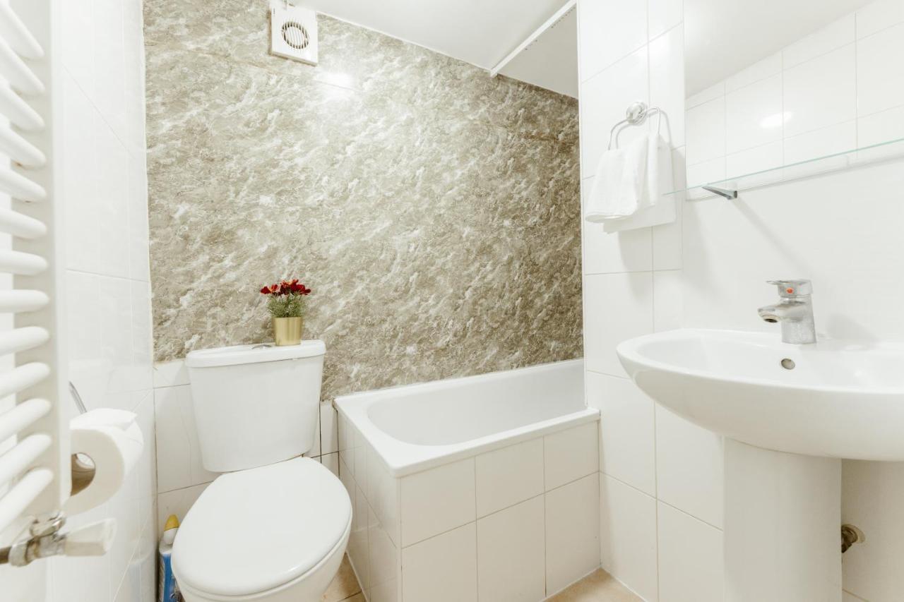 Upton Park Bedrooms 25 Min To Central London Exterior photo