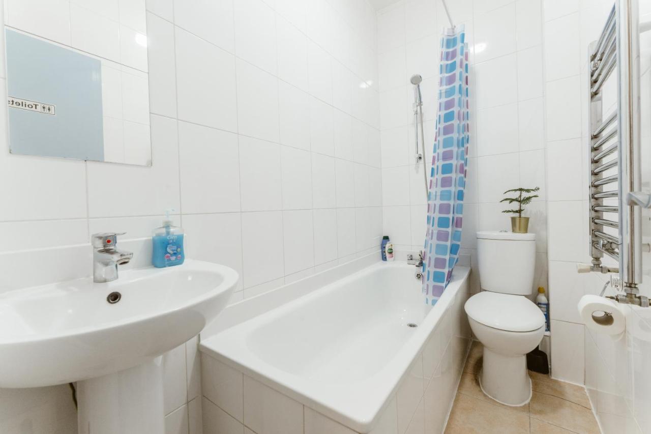 Upton Park Bedrooms 25 Min To Central London Exterior photo
