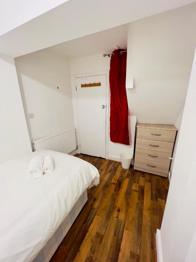 Upton Park Bedrooms 25 Min To Central London Exterior photo